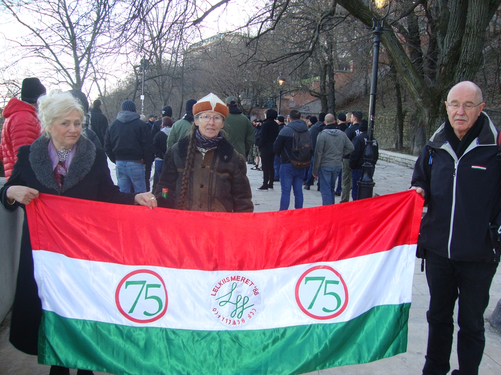 200208.Várban főhajtás 1 x